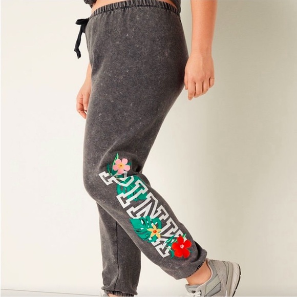 NWT! PINK ‘Classic Pant’ Sweatpants - Picture 2 of 7